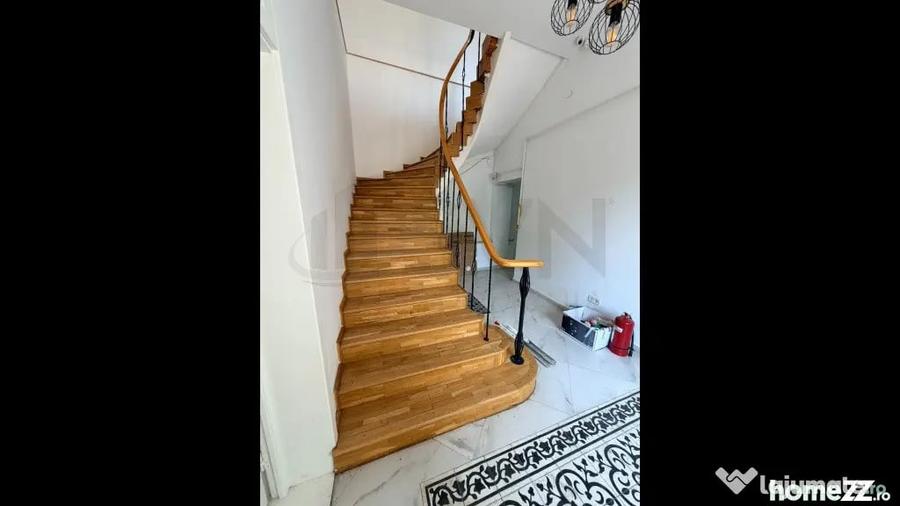 Casă cu 7 camere cu Teren 50 Mp în Unirii