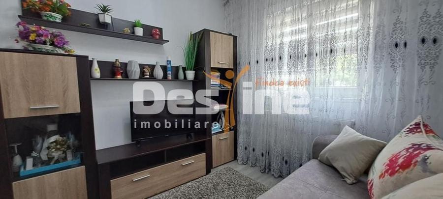 Apartament cu 3 camere semidecomandat, mobilat în Tătărași