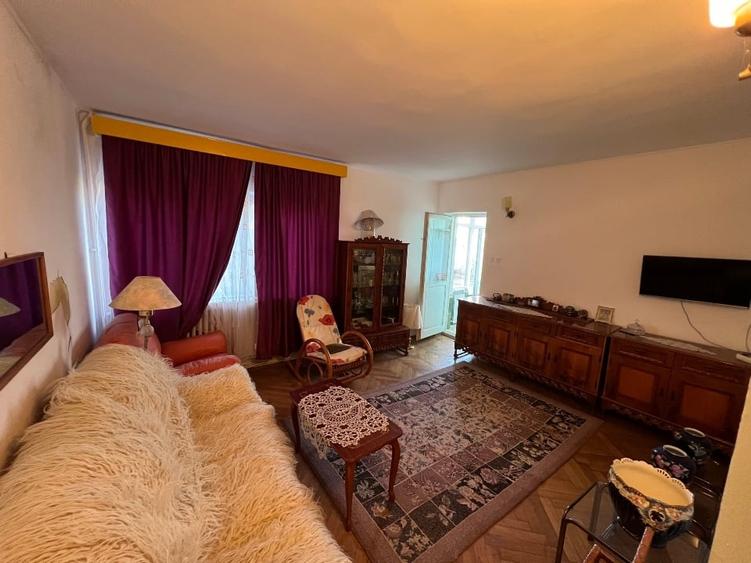 Apartament cu 2 camere decomandat, mobilat în Central