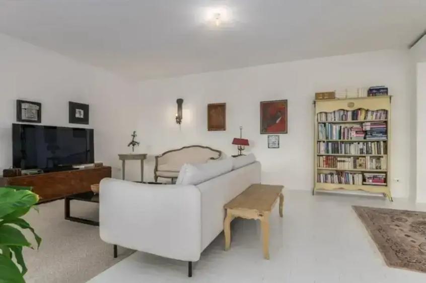 Apartament cu 4 camere decomandat, mobilat în Nord-Est