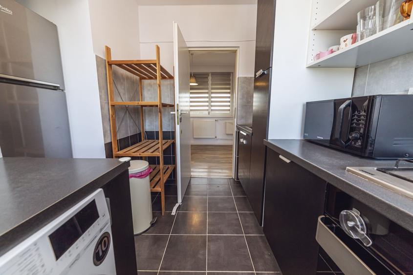 Apartament cu 3 camere semidecomandat, mobilat în Grivița