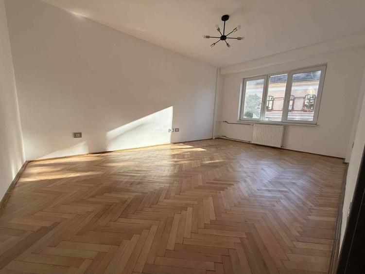 Apartament cu 2 camere decomandat în Iosia