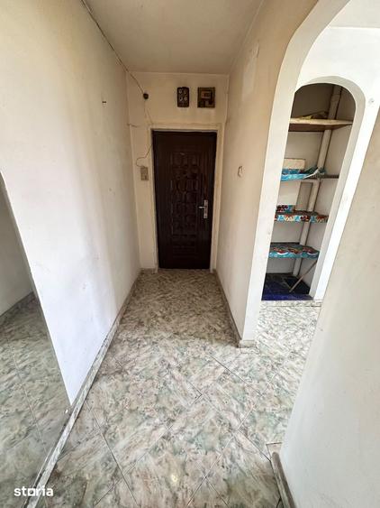 Apartament cu 3 camere semidecomandat în Crângași