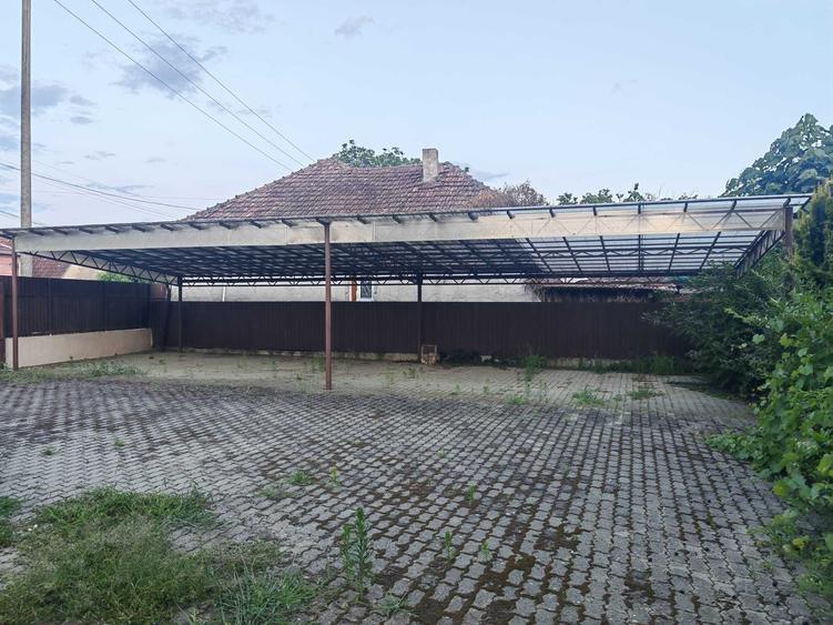 Casă cu 4 camere în Miniș