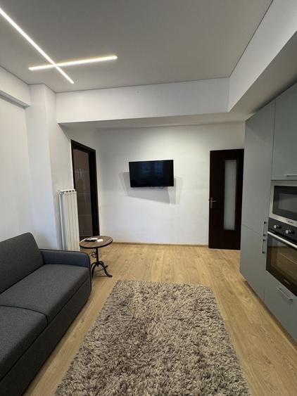 Apartament cu 2 camere semidecomandat în Calea Victoriei
