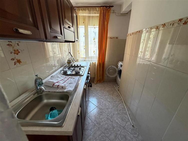 Apartament cu 3 camere decomandat, mobilat în Sud