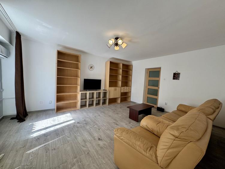 Apartament cu 3 camere decomandat, mobilat în Nerva Traian