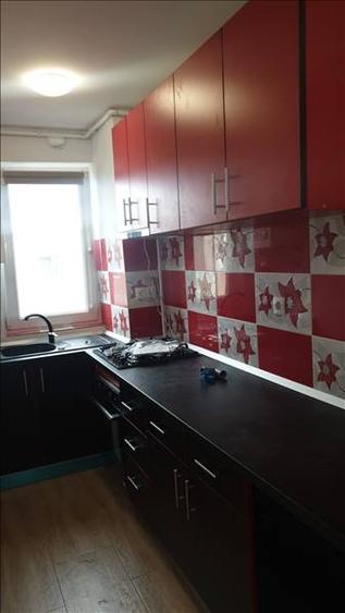 Apartament cu 3 camere semidecomandat în Nord