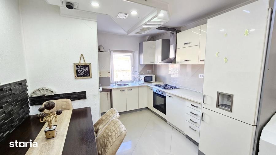 Apartament cu 3 camere în Zorilor
