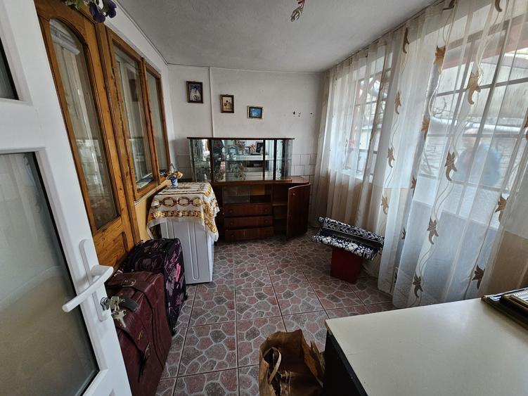 Casă cu 4 camere decomandat în Strejnicu