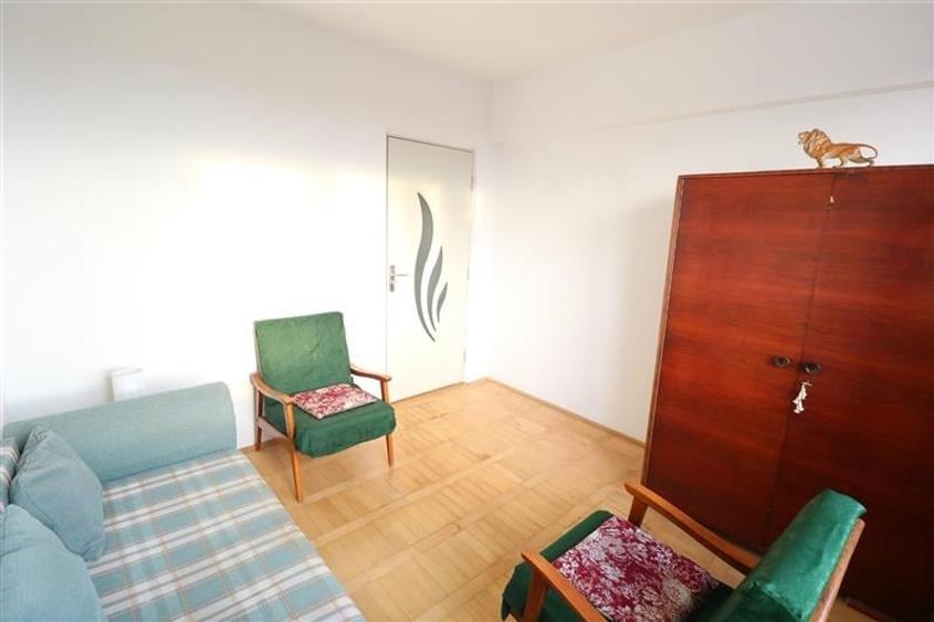 Apartament cu 3 camere semidecomandat în Gării