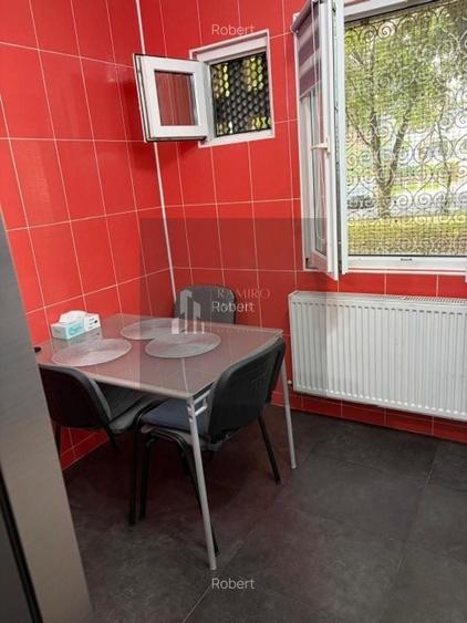 Apartament cu 3 camere semidecomandat în Alexandru Obregia