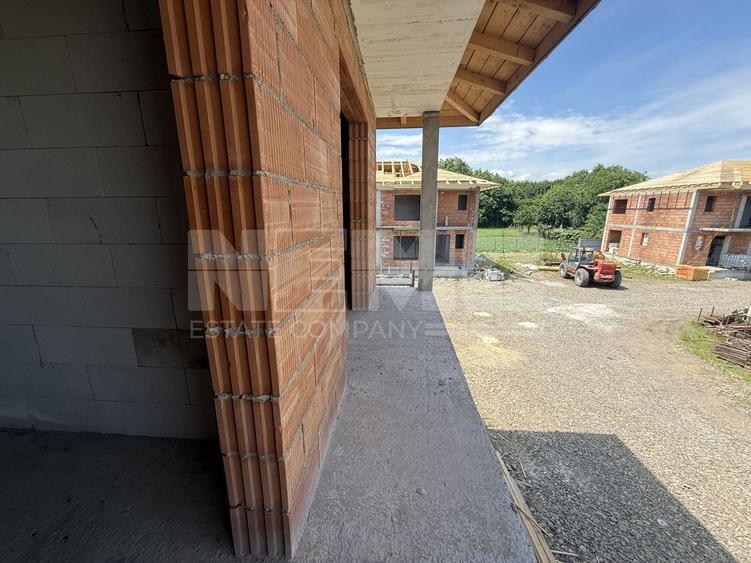 Casă individuală cu 4 camere cu Canalizare în Central