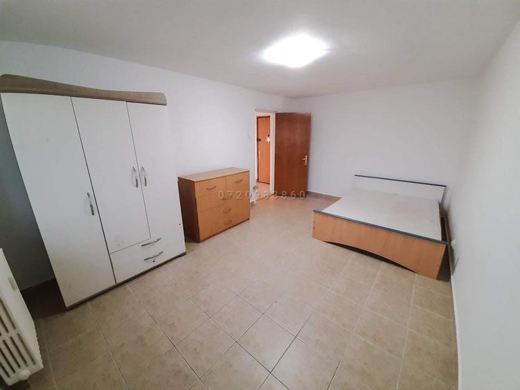 Apartament cu 3 camere semidecomandat în Drumul Taberei