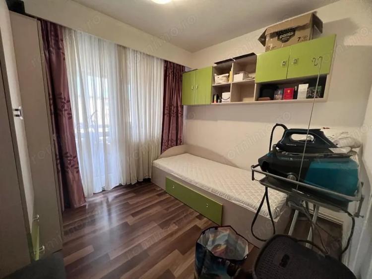 Apartament cu 4 camere decomandat în Central