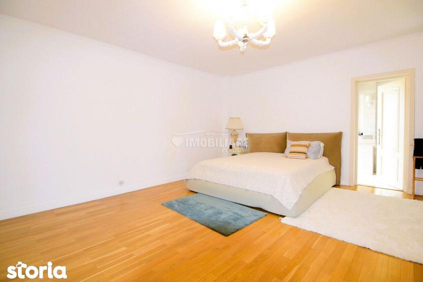 Casă cu 7 camere cu Teren 55 Mp în Central