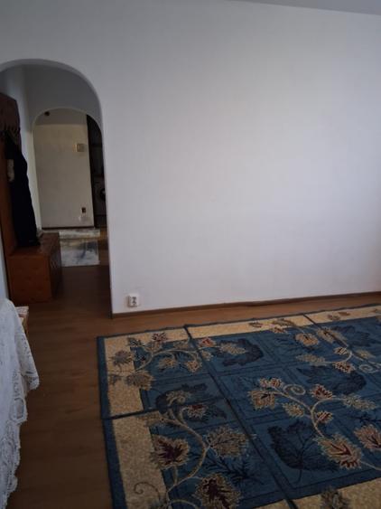 Apartament cu 4 camere semidecomandat în Drumul Taberei