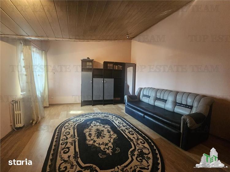 Casă cu 7 camere cu Teren 365 Mp în Km 4