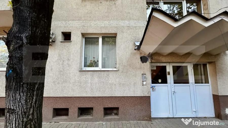 Apartament cu 3 camere semidecomandat în Central