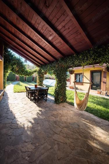 Casă cu Piscina în Budești