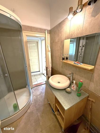 Casă cu 5 camere cu Teren 430 Mp în Mihai Bravu