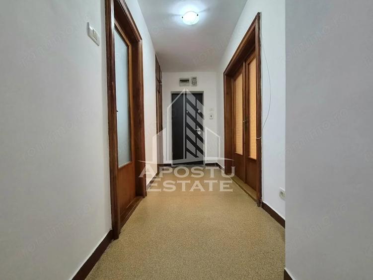 Apartament cu 4 camere decomandat în Malul Mureșului