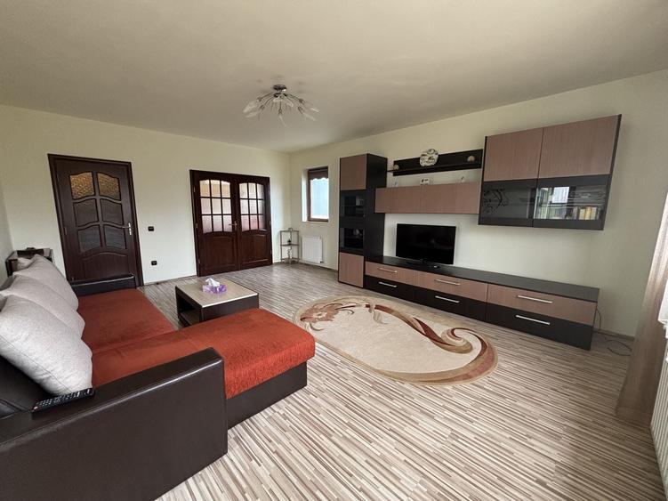 Apartament cu 3 camere decomandat, mobilat în Exterior Nord