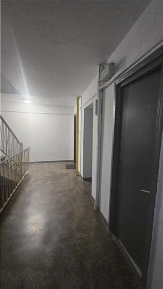 Apartament cu 3 camere decomandat în Berceni