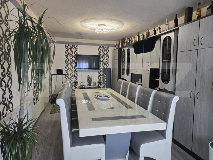 Apartament cu 3 camere semidecomandat, mobilat în Micro 14