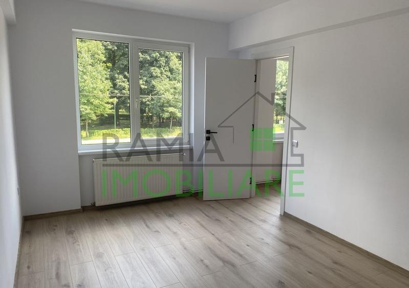 Apartament cu 4 camere decomandat în Tractorul