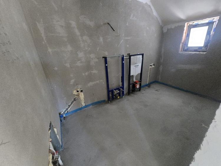 Casă individuală cu 4 camere cu Canalizare în Est