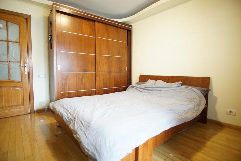 Apartament cu 3 camere decomandat, mobilat în Nerva Traian