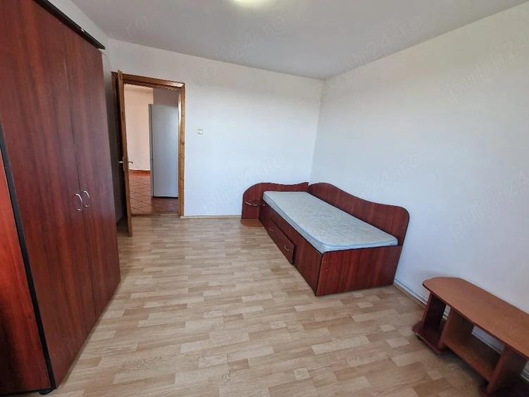 Apartament cu 3 camere decomandat în Exterior Vest