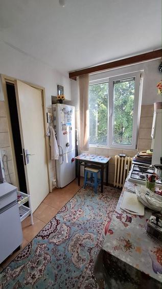 Apartament cu 4 camere decomandat în Brâncoveanu
