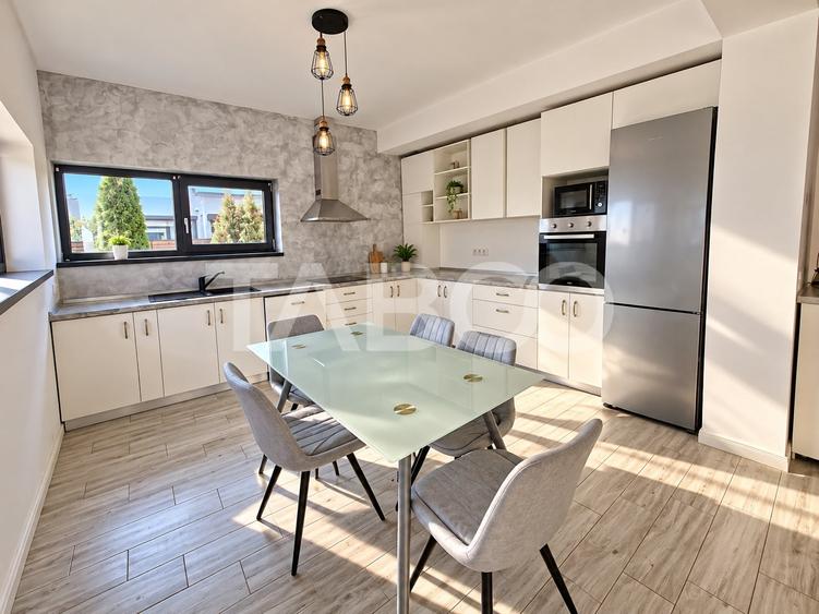 Duplex cu 5 camere cu Canalizare în Șelimbăr