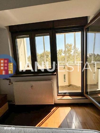 Apartament cu 3 camere semidecomandat în Centrul Civic