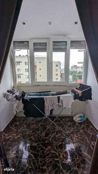 Apartament cu 4 camere semidecomandat, mobilat în Apărătorii Patriei