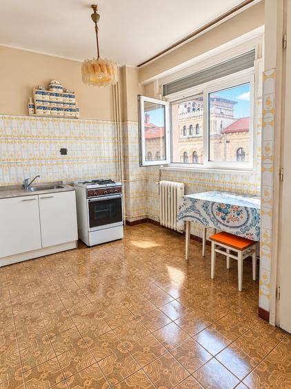 Apartament cu 2 camere decomandat în P-ța Universității