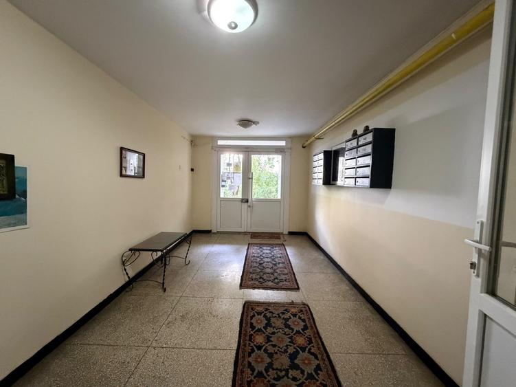 Apartament cu 3 camere semidecomandat în Titan