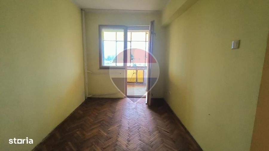 Apartament cu 3 camere decomandat în Micro 13