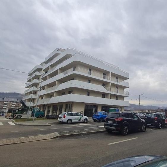 Apartament cu 3 camere semidecomandat în Florești