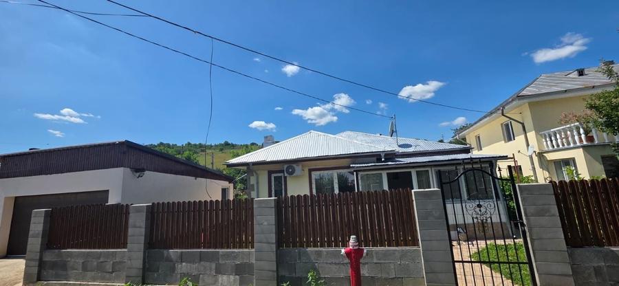 Casă cu 4 camere semidecomandat în Central