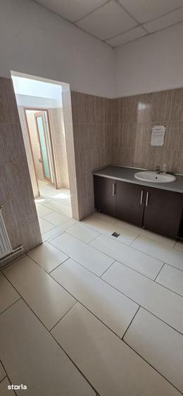 Spațiu comercial, de 32 mp, în Zona Industrială