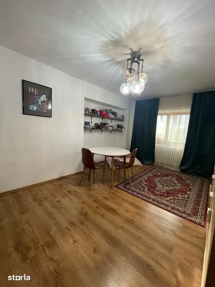 Apartament cu 4 camere decomandat în Central