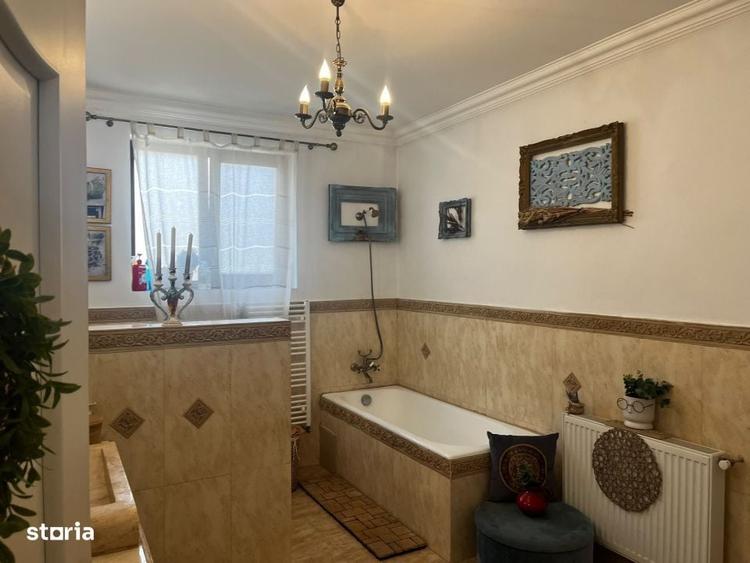 Casă cu 4 camere în Ungureni