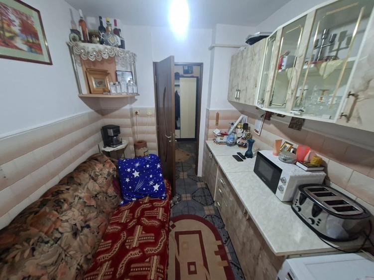 Apartament cu 2 camere decomandat în Nicolina