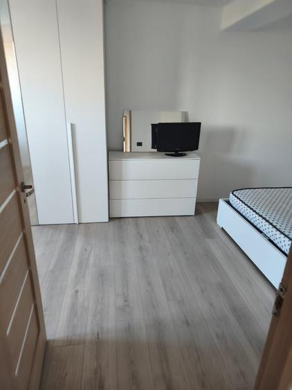 Apartament cu 3 camere decomandat în Ghiroda