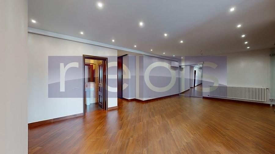 Apartament cu 3 camere decomandat în Beller