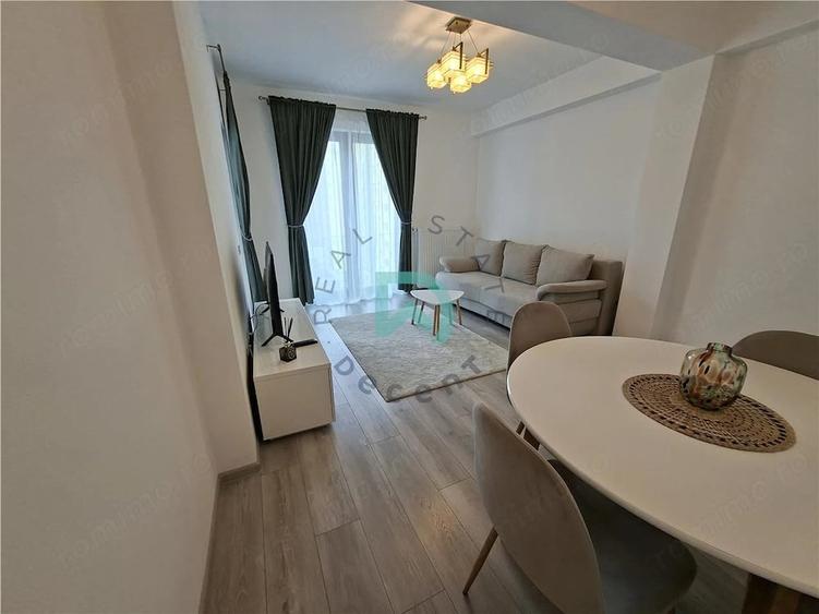 Apartament cu 2 camere decomandat în Tractorul