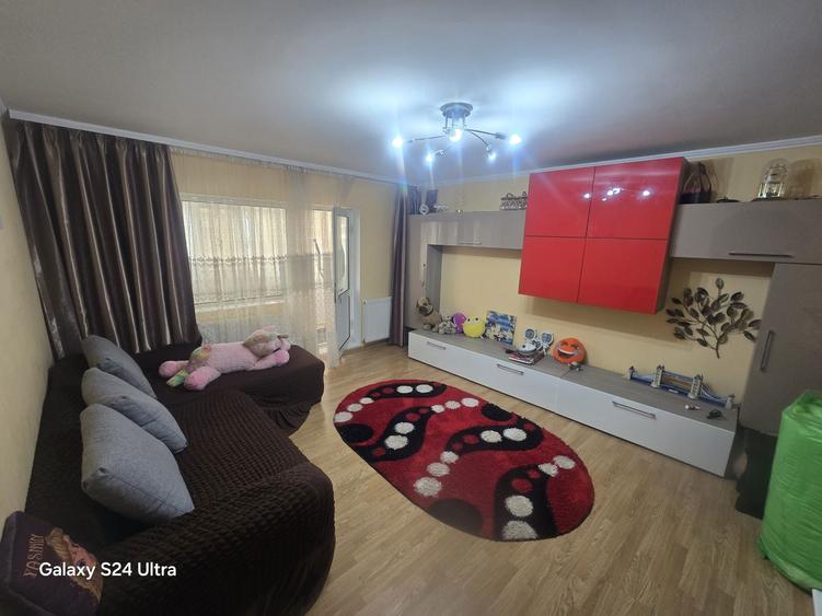 Apartament cu 4 camere decomandat în Central